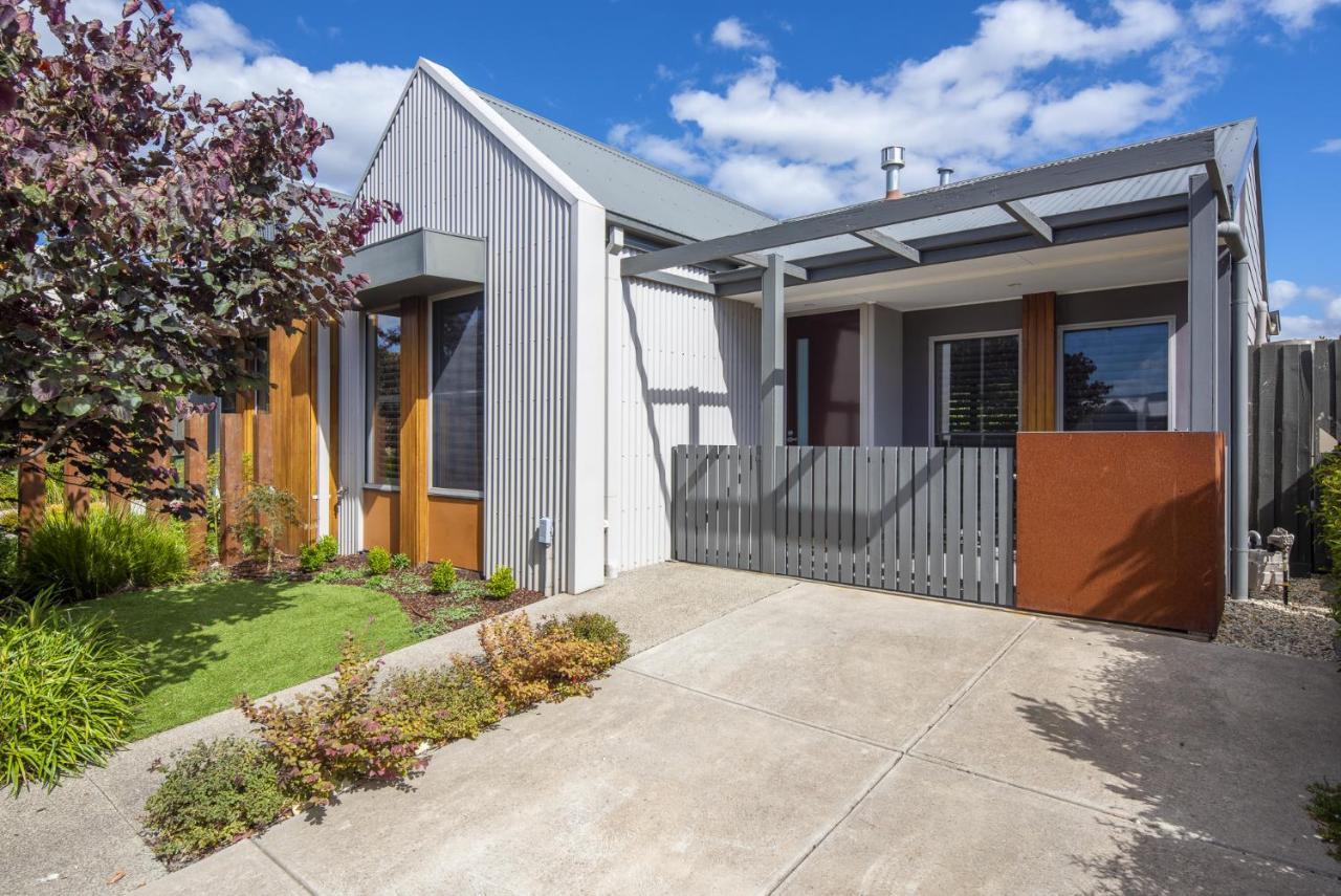 Mews Cottages Gisborne Exterior photo